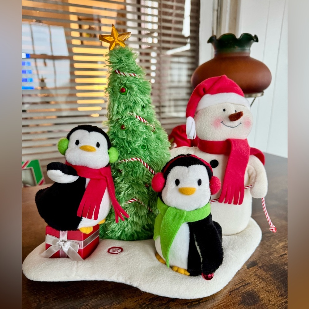 2006 Hallmark Jingle Pals Very Merry Trio Animated Singing Snowman Penguins